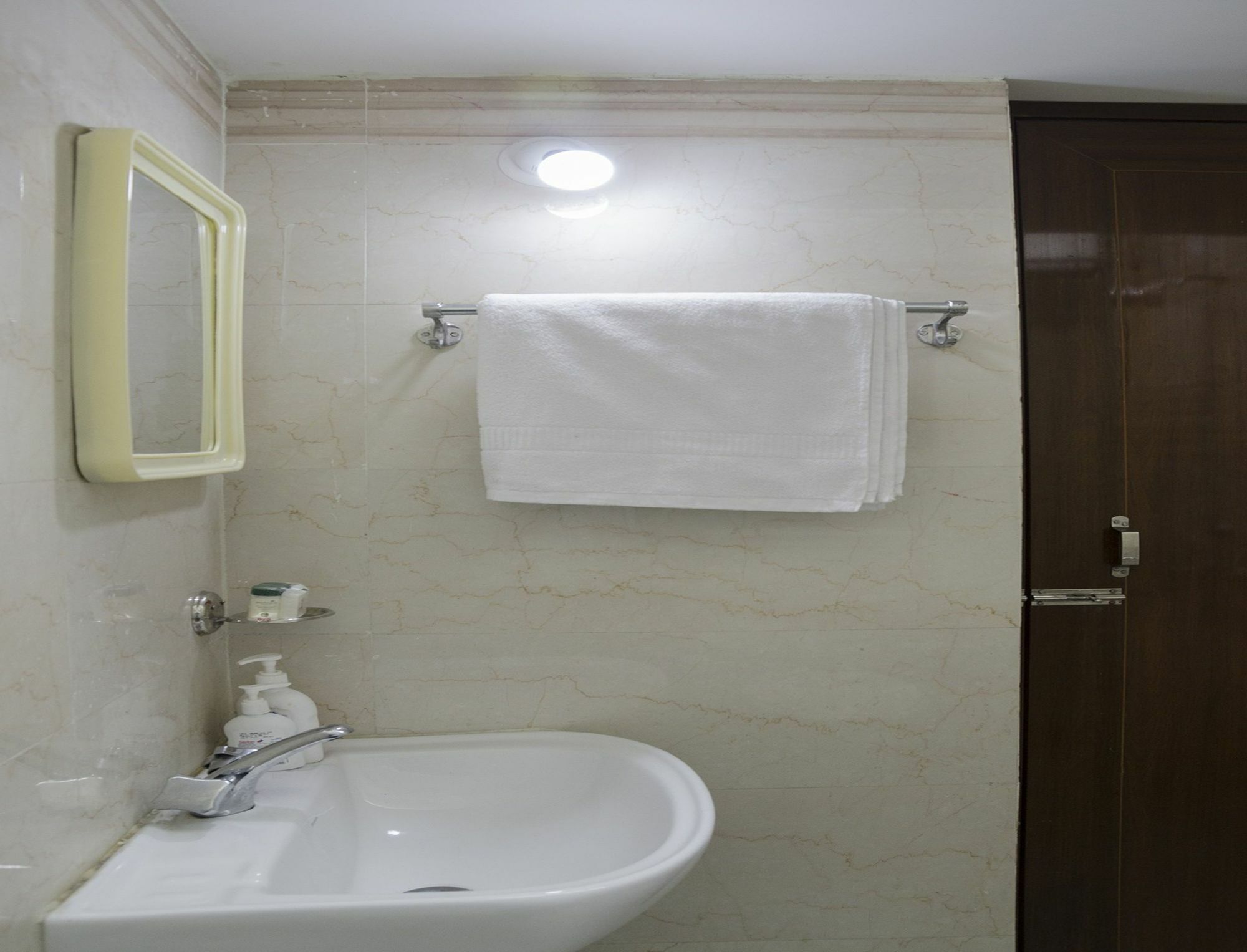 Oyo 11054 Amar Raj Guest House Kolkata Luaran gambar